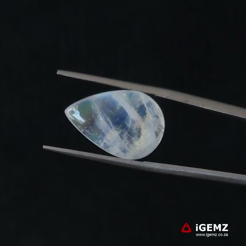 iGemz21187.1 8.99 ct Rainbow Moonstone - iGemz21187