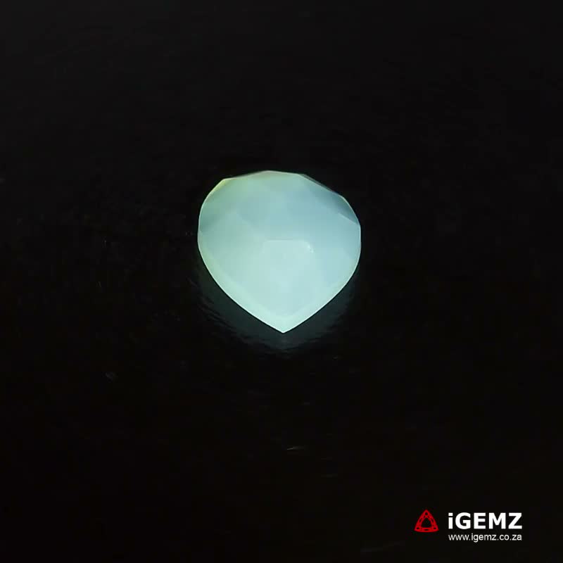iGemz21693.1 5.99 ct Green Chalcedony - iGemz21693