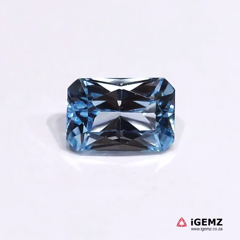 iGemz24135.1 5.66 ct Blue Topaz - iGemz24135
