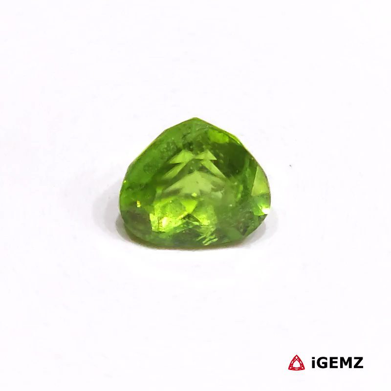 iGemz30374.1 4.43 ct Green Peridot - iGemz30374